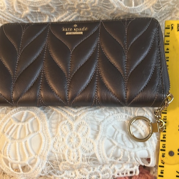 KATE SPADE QUILTED GUN METAL GRAY ZIPPY WALLET NWT - Picture 8 of 9